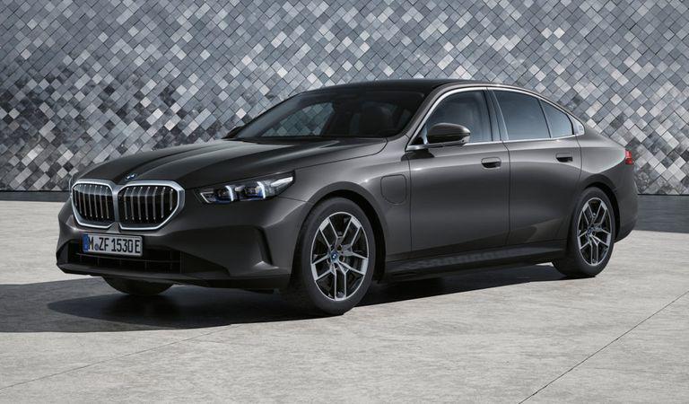 Debut pentru cea de-a opta generație BMW Seria 5, sedanul care ne aduce în mare viteză viitorul!
