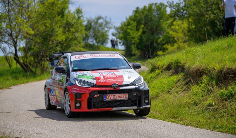 Lanțul victoriilor continuă pentru echipajul primului exemplar Toyota Yaris GR pregătit pentru raliu în România