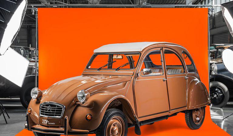 Referință marcantă a automobilului popular francez prin concept și longevitate, Citroën 2CV a împlinit 75 de ani!