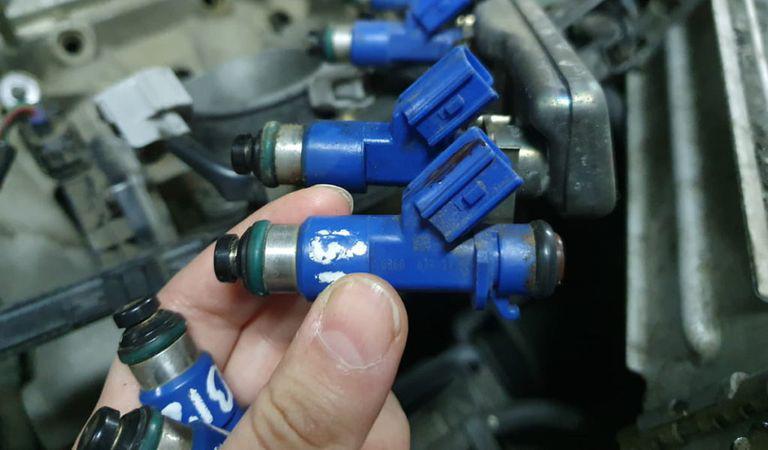 (P) Recondiționarea injectoarelor mașinii – secretul unei performanțe optime