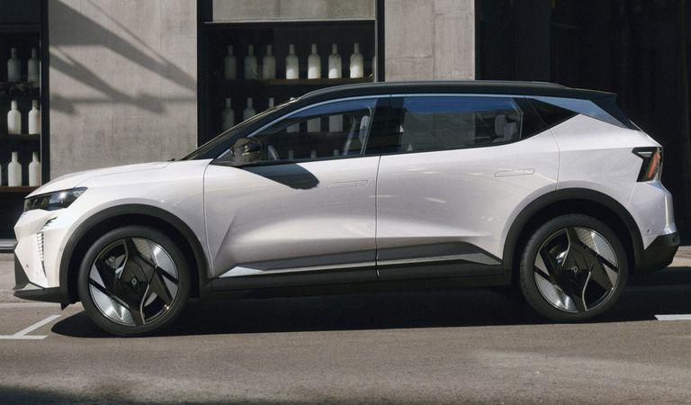 În 2024, juriul european „Car Of The Year” a decernat titlul omonim modelului Renault Scenic E-Tech electric la Salonul Auto de la Geneva.