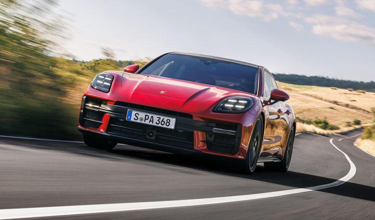 Expresii ale puterii: noile Porsche Panamera Turbo S E-Hybrid și Panamera GTS sunt ambasadori ai seriei prin excelență.