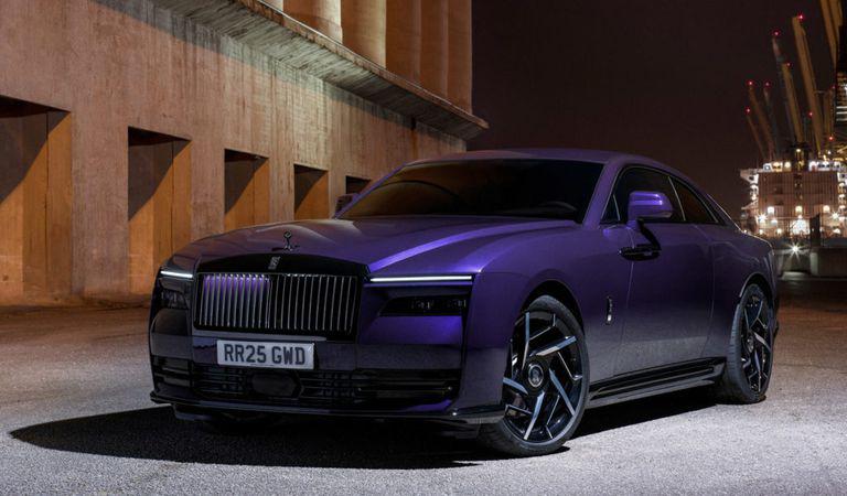 Britanicii plusează în miza pe electricitate: Rolls-Royce Spectre Black Badge este cel mai puternic RR produs vreodată!
