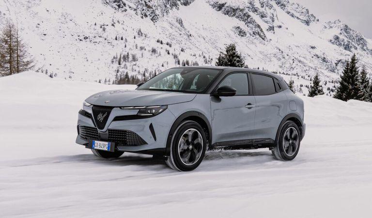 În spiritul vremurilor și al polivalenței eco, Alfa Romeo Junior Ibrida Q4 extinde o ofertă plină de tentații.