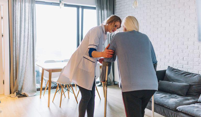 (P) Serviciile de îngrijire seniori o soluție esențială pentru vârsta a treia 