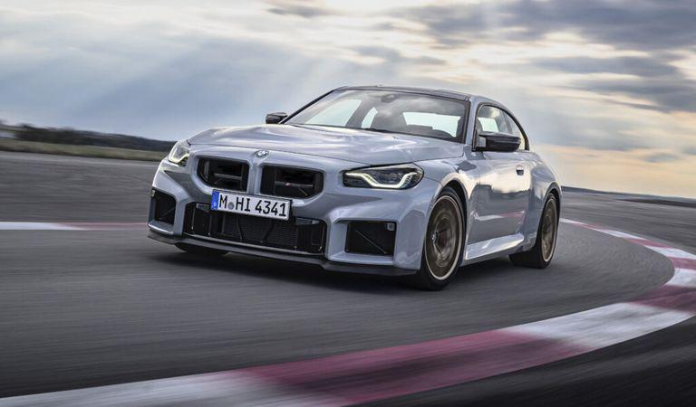 Tradiție valoroasă, reiterată prin adăugarea lui BMW M2 CS la povestea sportivelor compacte cu siglă alb-albastră