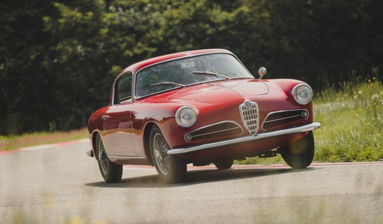 Are aproape 70 de ani, dar face sport: Alfa Romeo 1900 Super Sprint 1956 ia startul în reconstiruirea cursei 1000 Miglia!