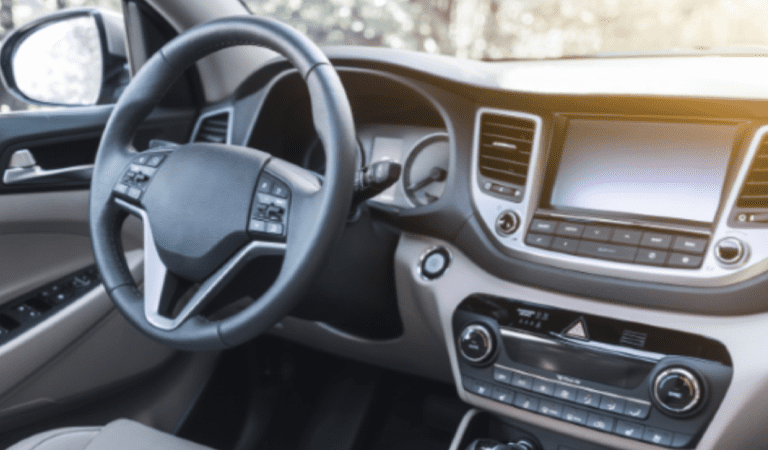 (P) Parfumuri auto care vând: Ce arome preferă clienții și de ce contează în detailingul auto?