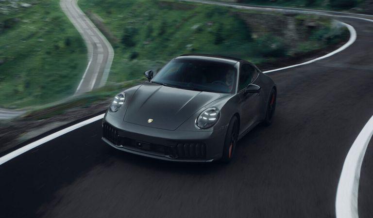 Un client din România devine primul beneficiar al ediției limitate Porsche 911 Carrera 4 GTS “Tribute to Transfăgărășan”