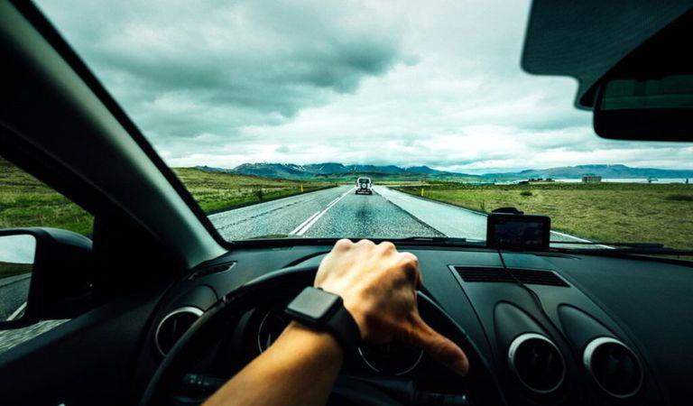 (P) Ce înseamnă cu adevărat să „conduci din instinct” și de ce asta vine abia după ce iei permisul?