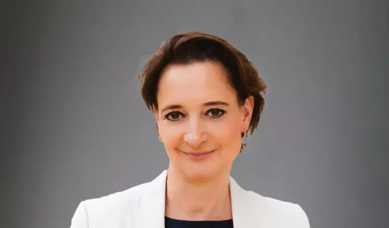 Katrin Adt, fostă executivă Mercedes-Benz, este noul CEO al mărcii Dacia