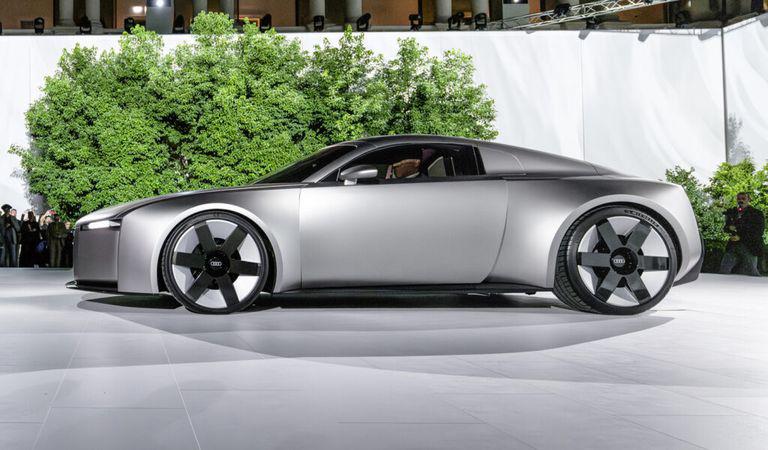 Privim nerăbdători spre viitor, dar în spatele fiecărui viitor există un trecut: un astfel de mesaj poartă și Audi Concept C.