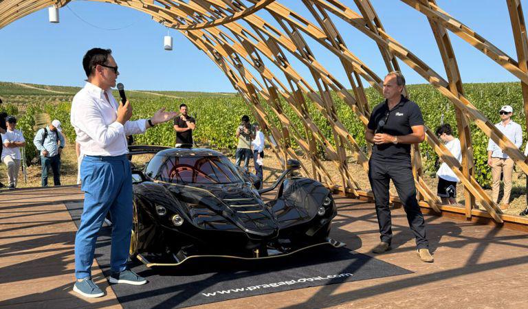 În stratosfera exclusivismului auto: Hypercarul Praga Bohema, Koenigsegg Jesko, Bugatti EB110 SS și Ferrari 296 GTS Novitec, expuse în România!