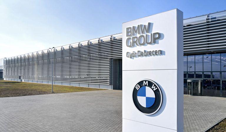 Pentru BMW Neue Klasse, a fost construită la Debrecen o „Neue Fabrik”. Se vorbește de o nouă eră a producției auto!