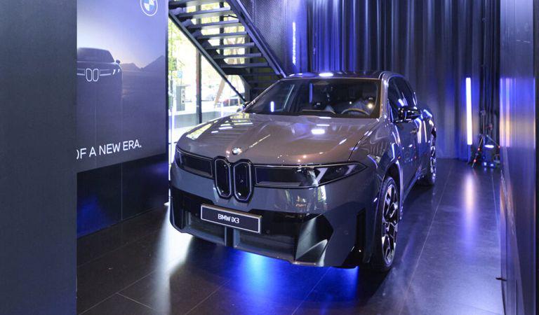 Context „artechno” pentru avanpremiera BMW iX3 Neue Klasse în România, ca idee de avangardă pe tema electromobilității