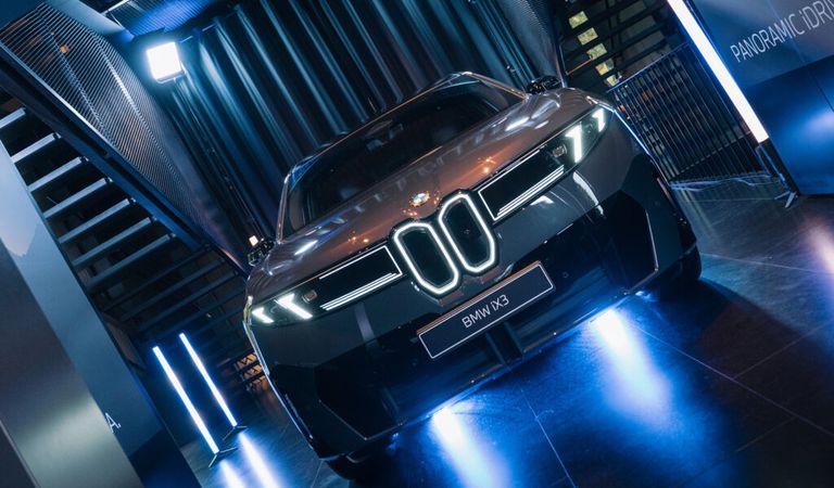 Context „artechno” pentru avanpremiera BMW iX3 Neue Klasse în România, ca idee de avangardă pe tema electromobilității