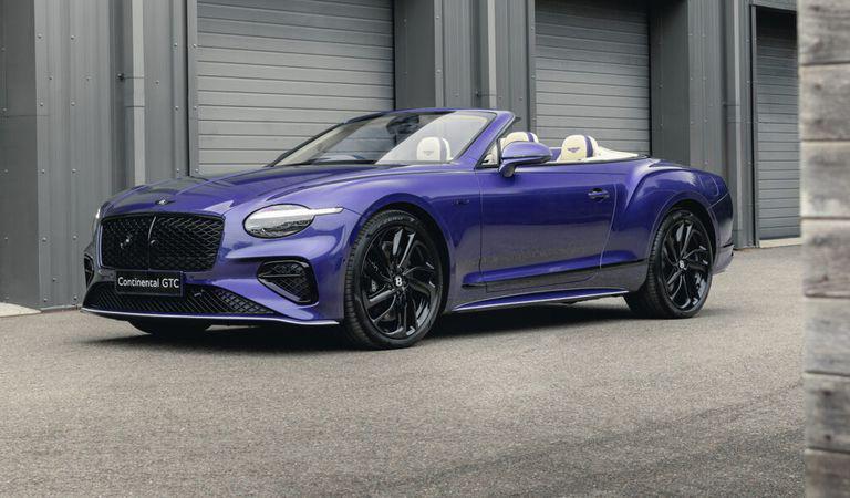 Culorile trecutului pe formele prezentului: Bentley Continental GTC Speed „Vibrant in Violette” ilustrează rafinat ideea