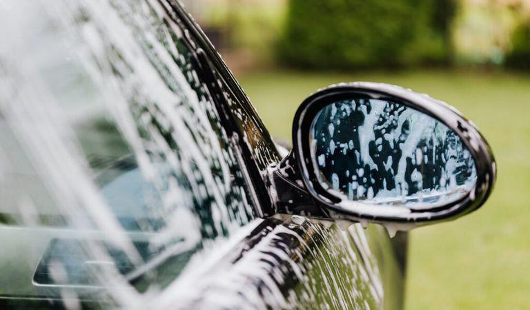 (P) Ghid practic pentru pasionați: diferența dintre o simplă spălare și un detailing corect executat acasă