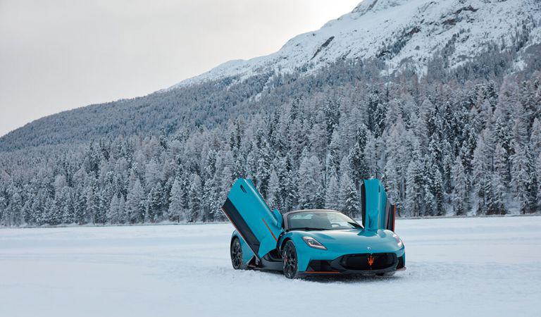 Maserati MCPURA Cielo FROZEN MAGMA debuteaza spectaculos pe lacul inghetat de la St. Moritz