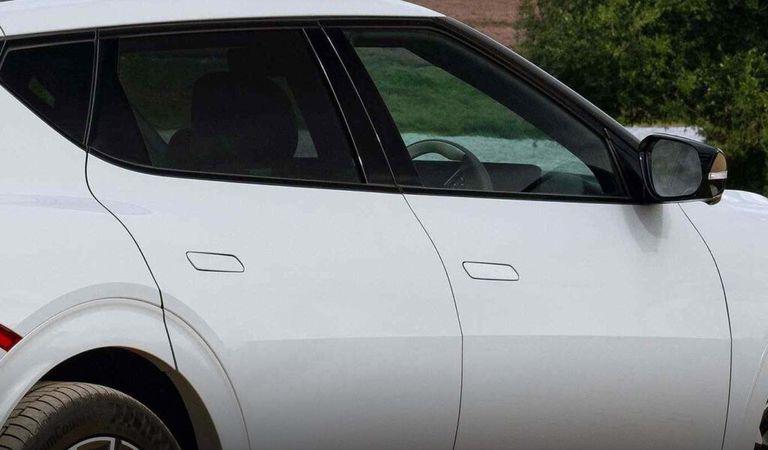 Lovitură dată fițelor de overengineering: China va interzice clanțele de portieră retractabile electric