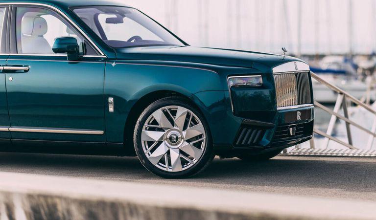 Amprentă stilistică exclusivă de inspirație marină pentru Rolls-Royce Cullinan Yachting – sub comandă privată, desigur!