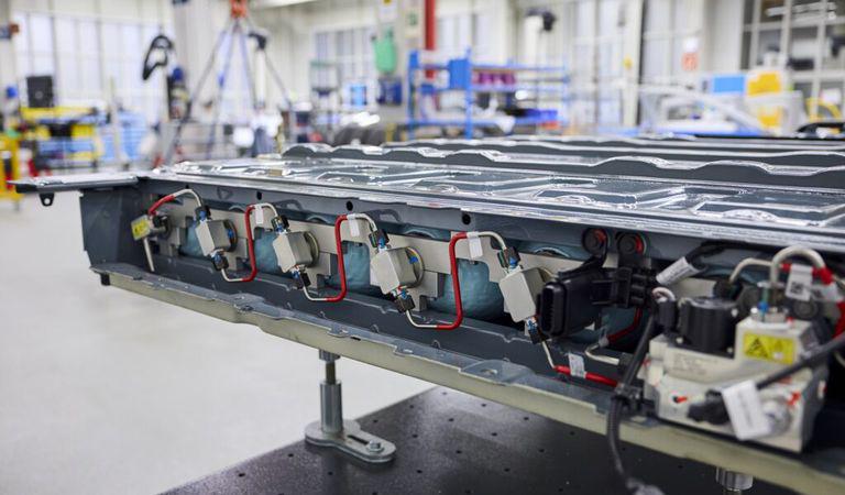 Tehnologie și integrare nouă pentru rezervoare de hidrogen de la BMW, aplicată în premieră la BMW iX5 Hydrogen