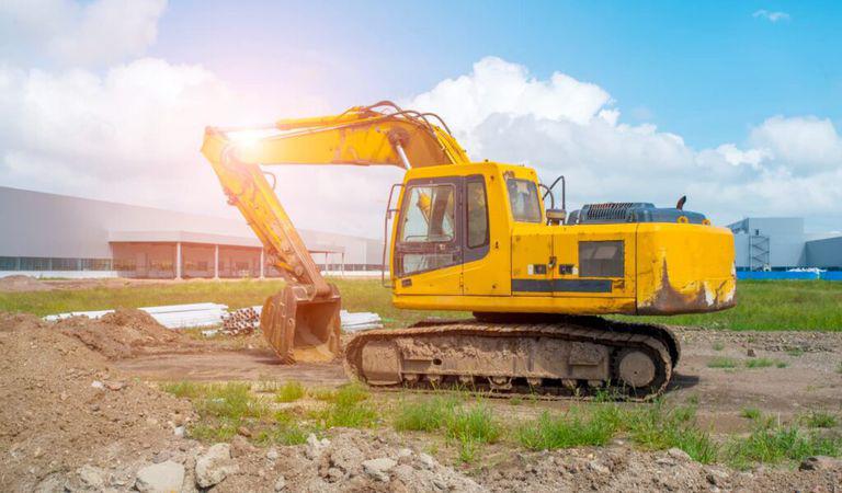 (P) Ce trebuie să verifici la un excavator dacă se supraîncălzește uleiul?