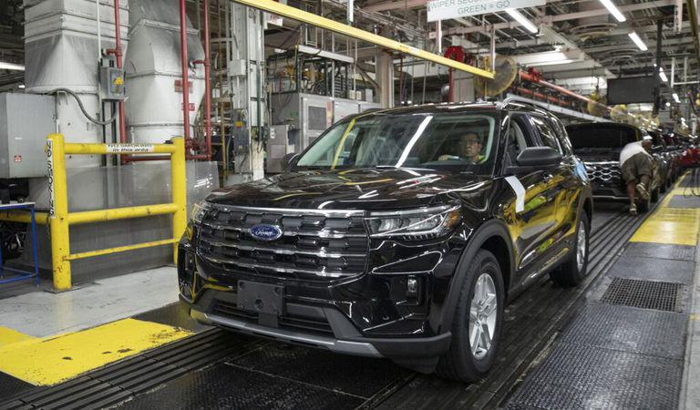 După ce a mizat pe acuratețea AI și treaba nu a mers conform așteptărilor, Ford a decis să reangajeze 350 de ingineri veterani