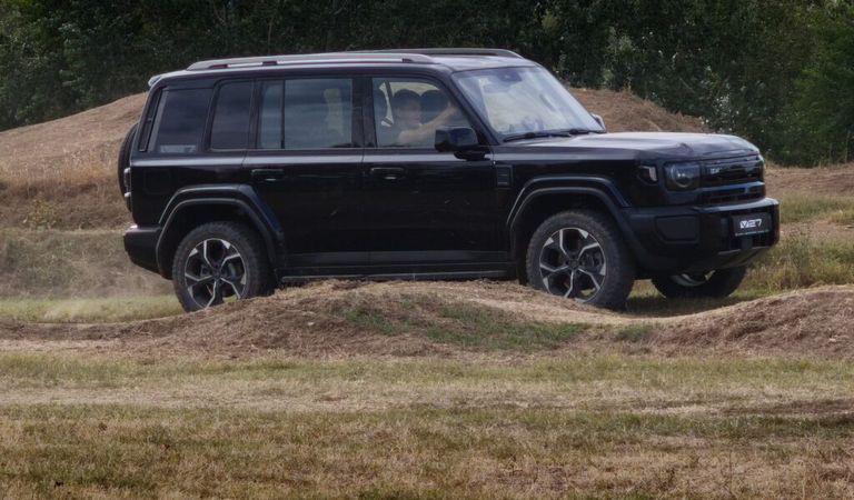 Să începem cu ce e mai greu: iCAUR V27 și-a consumat pe off-road primele ture de roți din România