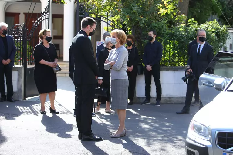 ion-caramitru-inmormantare