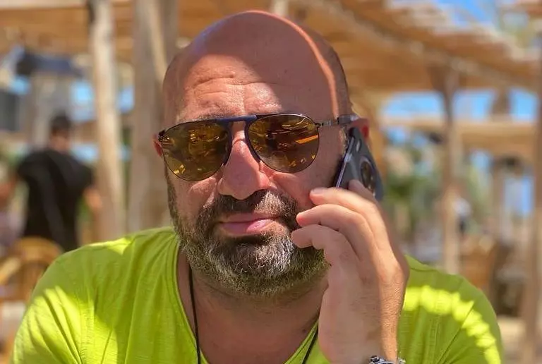 Ce crede sora lui Cătălin Scărlătescu despre iubita juratului de la Antena 1. Ea este o femeie foarte matură pentru vârsta ei (3)