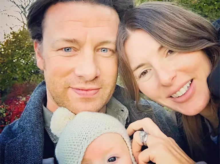 jools-oliver-jamie-oliver-and-children-family-facts_170128-aec67dd
