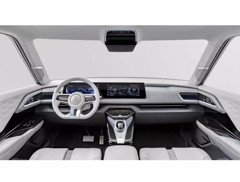 MitsuSUV_interior01