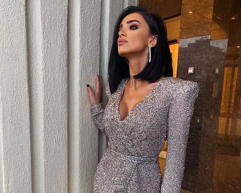 adelina-pestritu-a-iesit-din-carantina-ca-o-diva-look-ul-fabulos-cu-care-a-aparut-in-public_2_1_size24