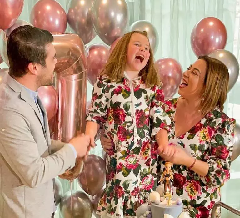 oana-roman-si-marius-elisei-divortati-dar-impreuna-si-au-aniversat-fetita-care-a-implinit-7-ani_9_size20