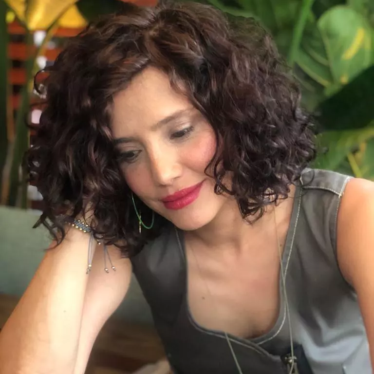 Nehir Erdogan este progagonista din Melek, noul serial de la Kanal D