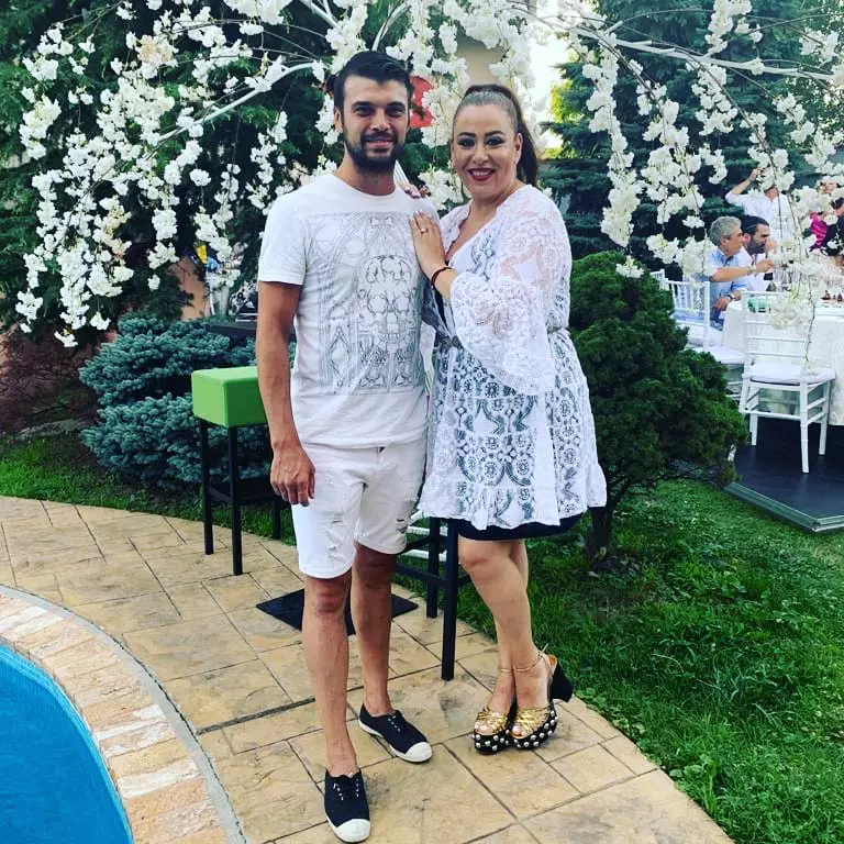 oana roman si marius elisei tinute albe