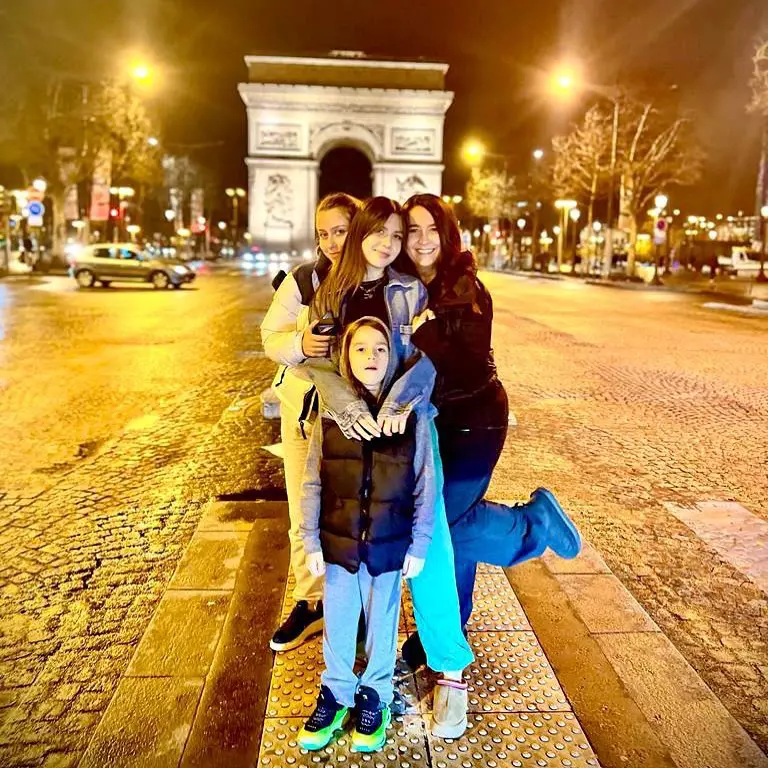 Amalia Năstase și cei trei copii