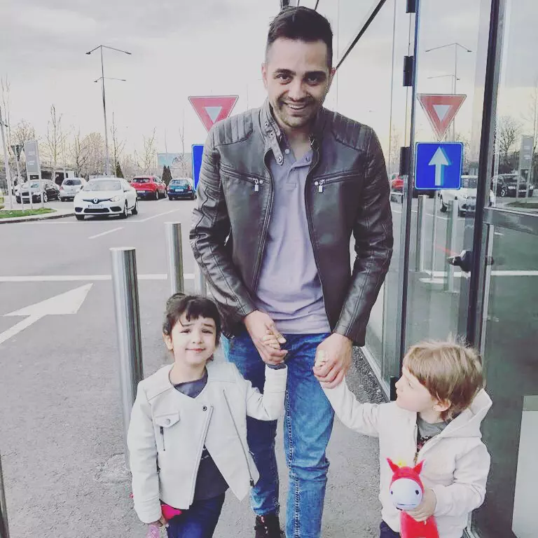 Mihai Gruia, ex Akcent si Laura au împreună 2 fetiţe