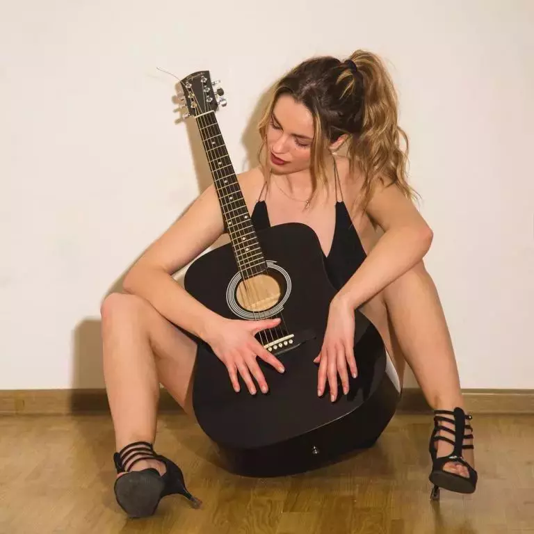 cine-este-Maria-Chi_u-de-la-Survivor-4