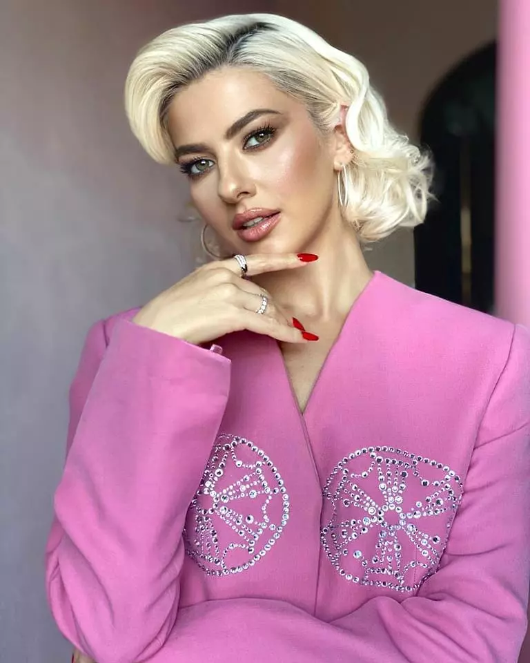 In-ce-filme-si-seriale-de-succes-a-jucat-Harlys-Becerra-iubitul-Lidiei-Buble-2