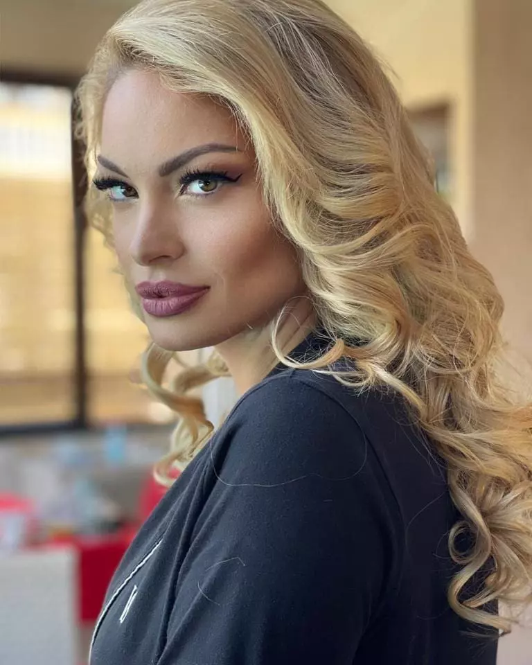 Valentina Pelinel