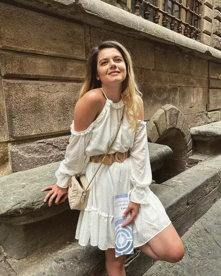 maria mihali in alb