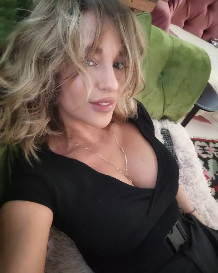 Tania Budi are 51 de ani