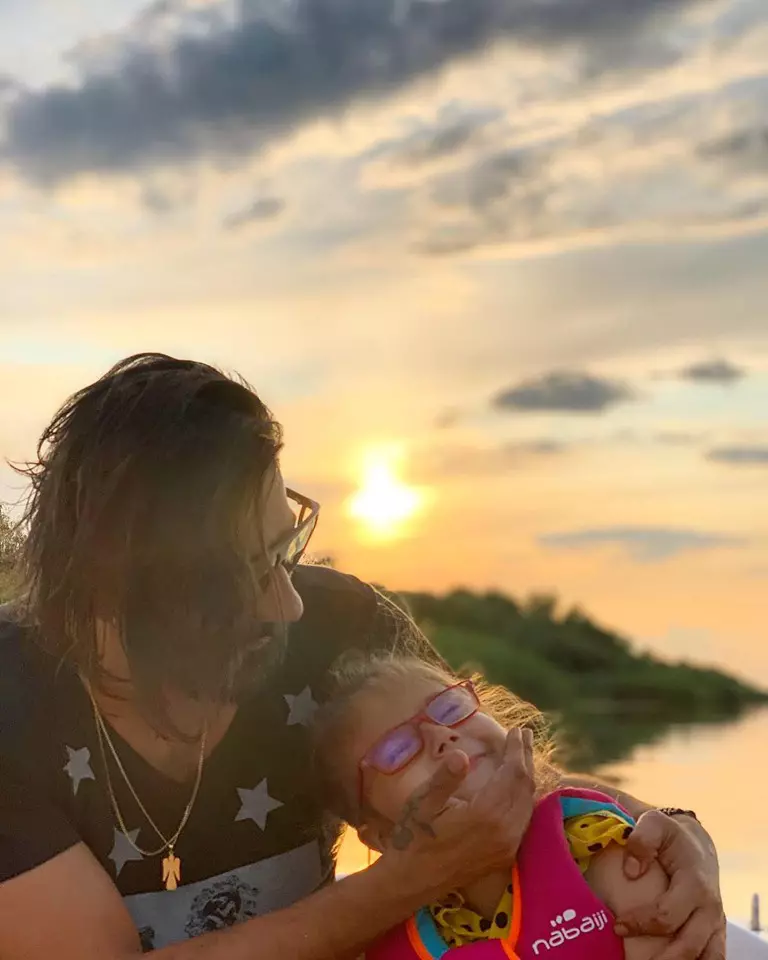 Connect-R şi fiica lui