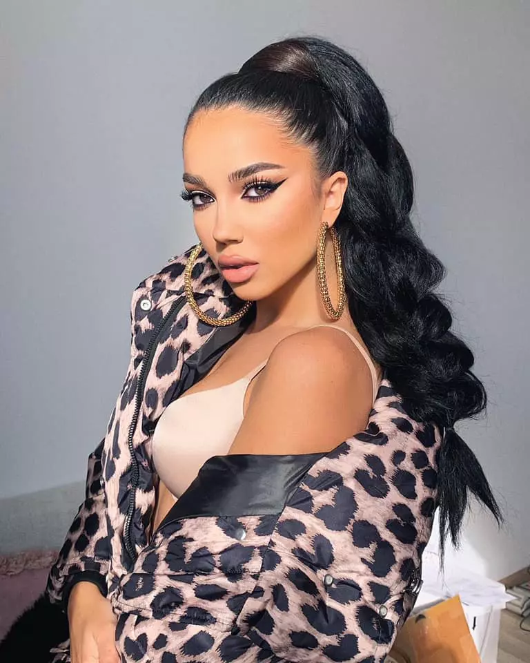 Larisa Udilă însărcinată (2)