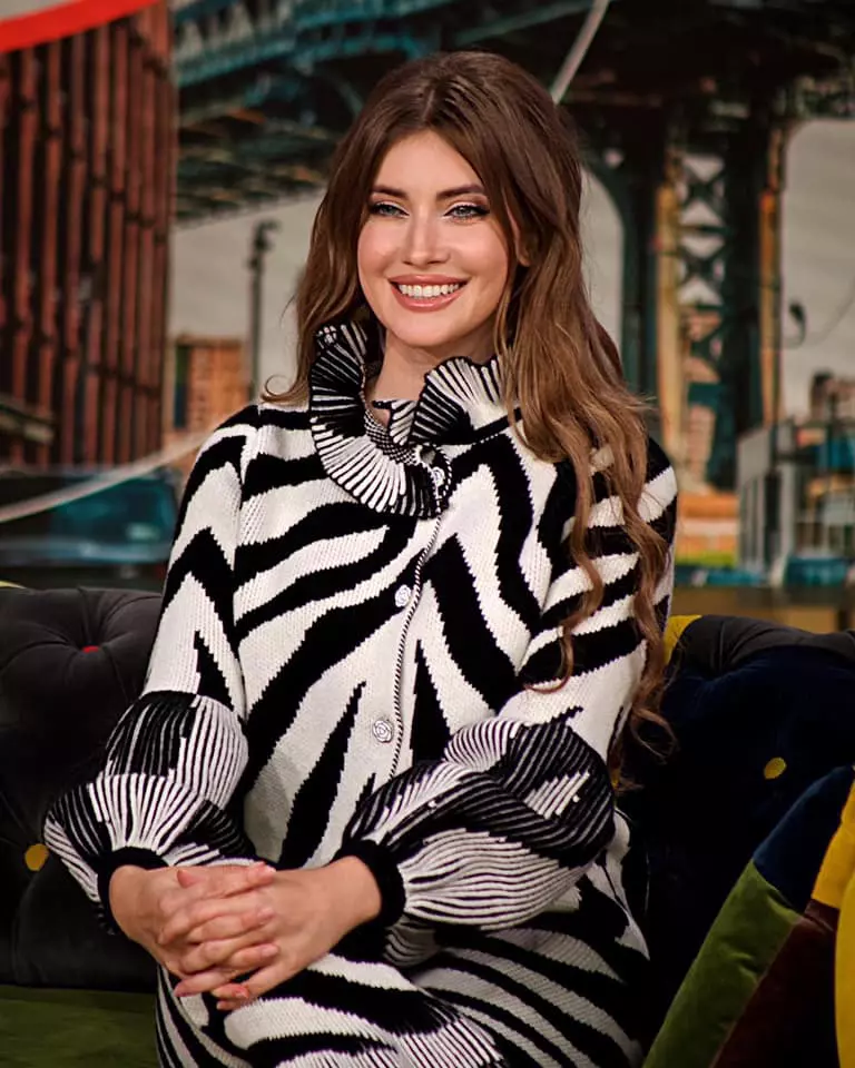 iulia-albu-pleaca-de-la-protv-8