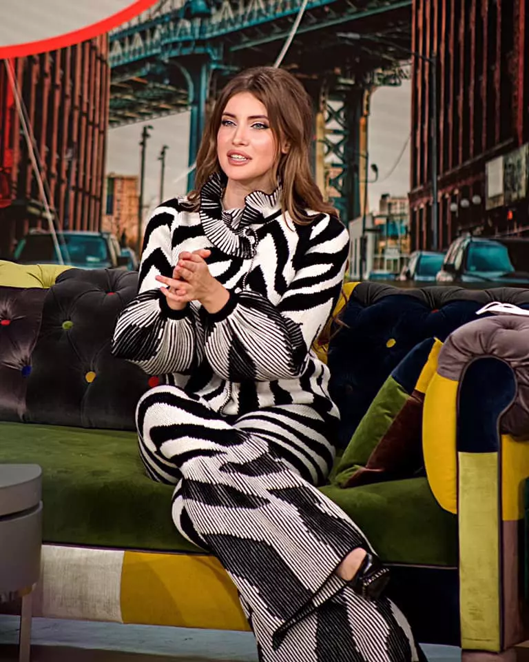 iulia-albu-pleaca-de-la-protv-9