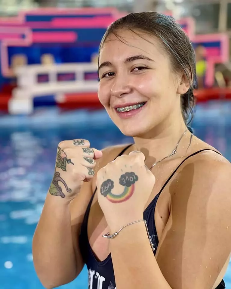 cine-este-emy-alupei-de-la-splash-vedete-la-apa11