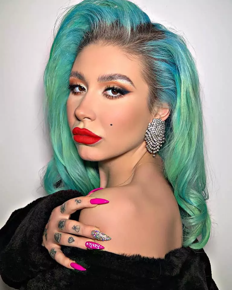 cine-este-emy-alupei-de-la-splash-vedete-la-apa4